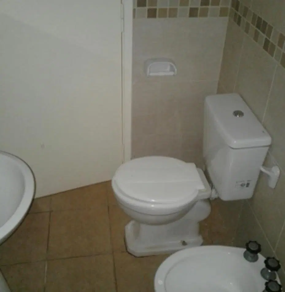 ALQUILER CASA PH 3 AL FRENTE con PEQUEÑO PATIO BROWN y 20 de SEPTIEMBRE 2
