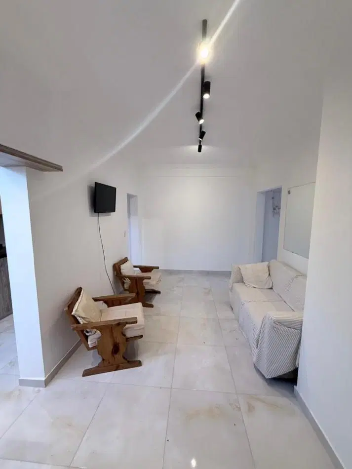 2AMB PRIMER PISO por ESCALERA ESPACIO COCHERA 2