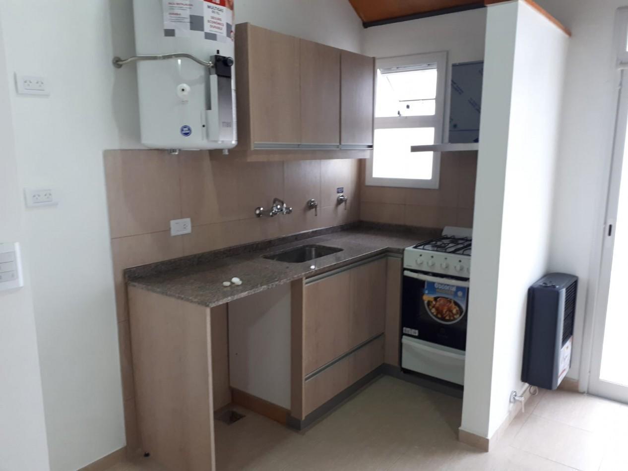 Foto de ALQUILER 2AMB DUPLEX COCHERA al FRENTE DISPONIBLE para AGOSTO, imagen 1