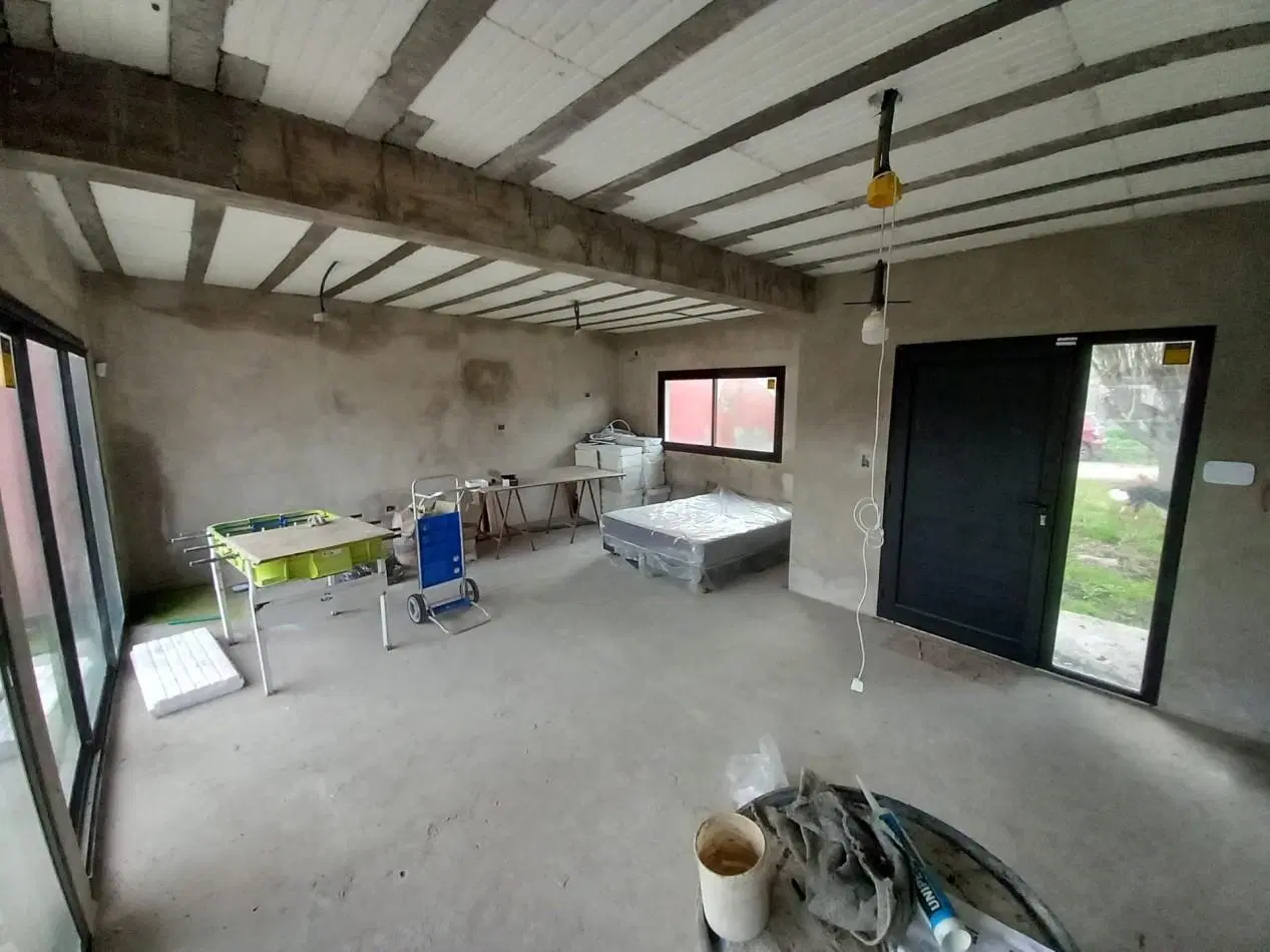 VENTA CASA MODERNA A TERMINAR CAMET NORTE 4