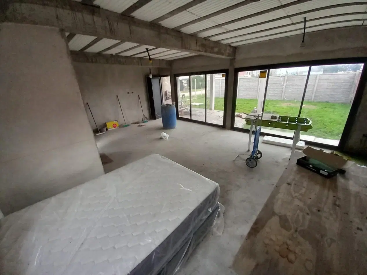 VENTA CASA MODERNA A TERMINAR CAMET NORTE 8