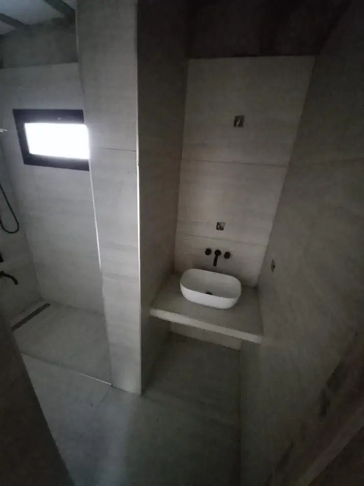 VENTA CASA MODERNA A TERMINAR CAMET NORTE 5