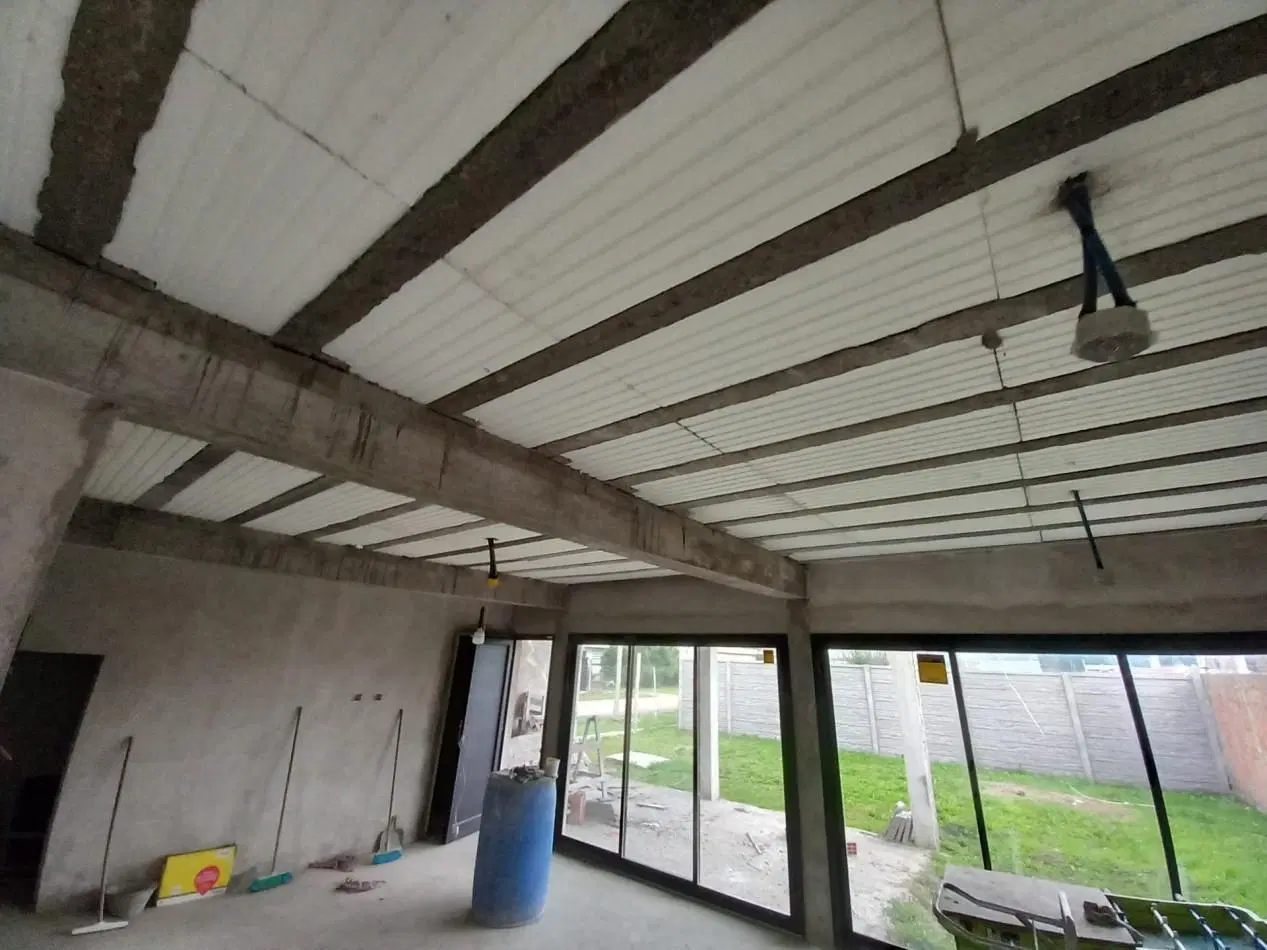 VENTA CASA MODERNA A TERMINAR CAMET NORTE 2