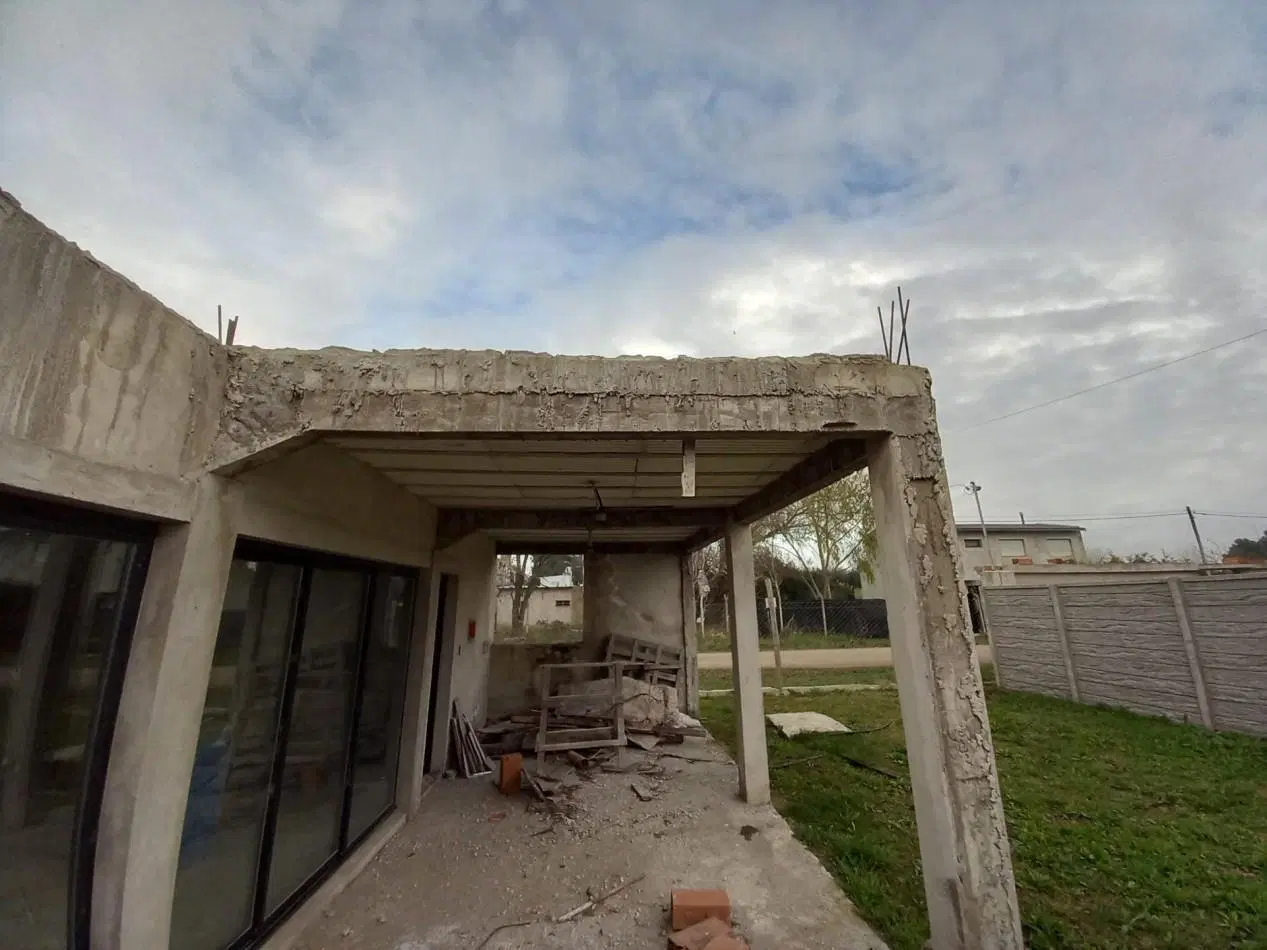 VENTA CASA MODERNA A TERMINAR CAMET NORTE 1