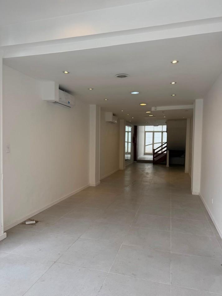 Foto de VENTA LOCAL RECICLADO PATIO 2 PLANTAS Catacarla al 1700, imagen 3