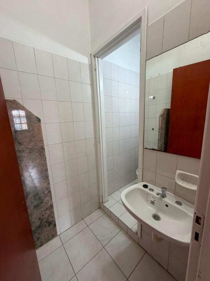 Foto de VENTA LOCAL RECICLADO PATIO 2 PLANTAS Catacarla al 1700, imagen 5