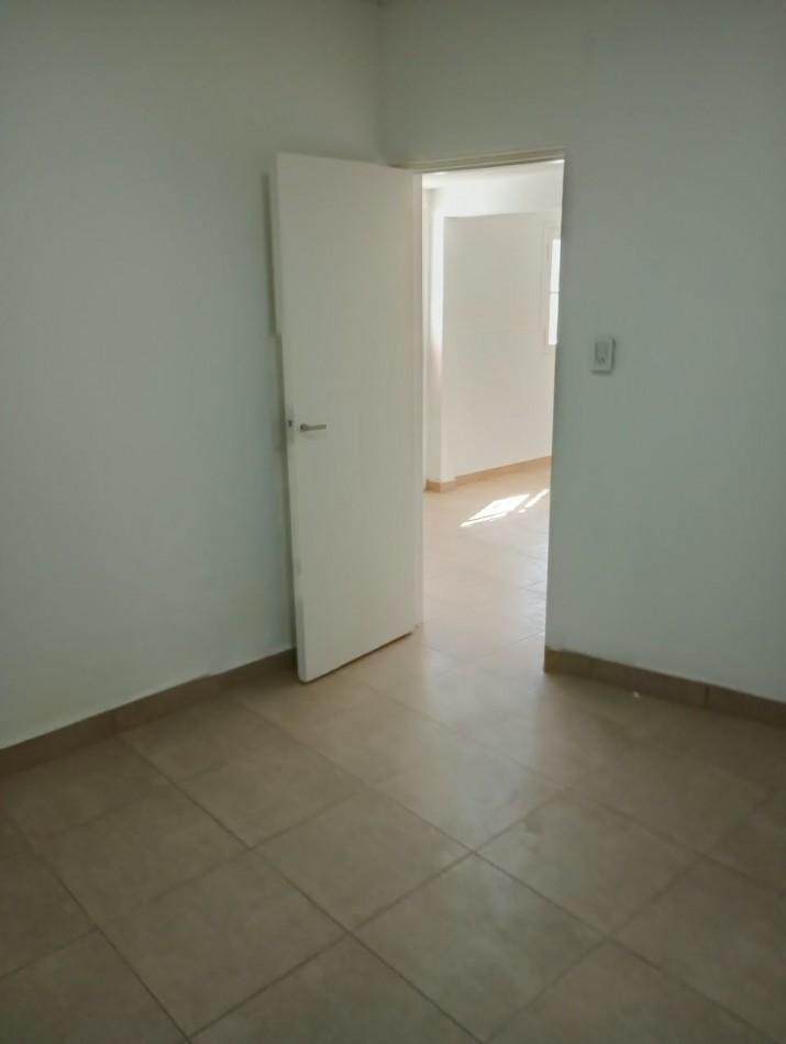 Foto de VENTA CASA 3AMB ORIGINAL LOTE PROPIO Babrio LAS AVENIDAS, imagen 2