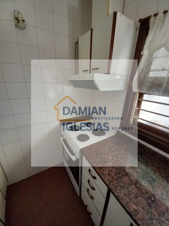 Foto de ALQUILER USO PROFESIONAL CONSULTORIOS 5AMB COCHERA PATIO PARRILLA 11 de, imagen 2