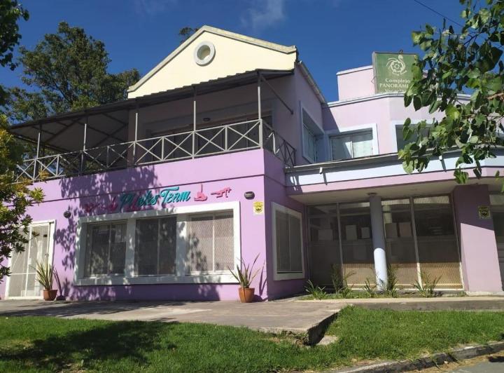 Locales, consultorios, Hostel 1