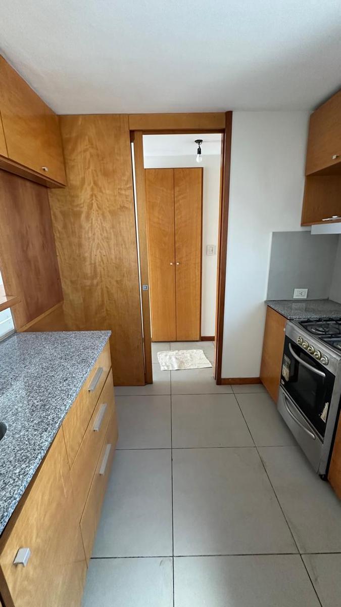 Excelente Semipiso C/balcón y Cochera! 3