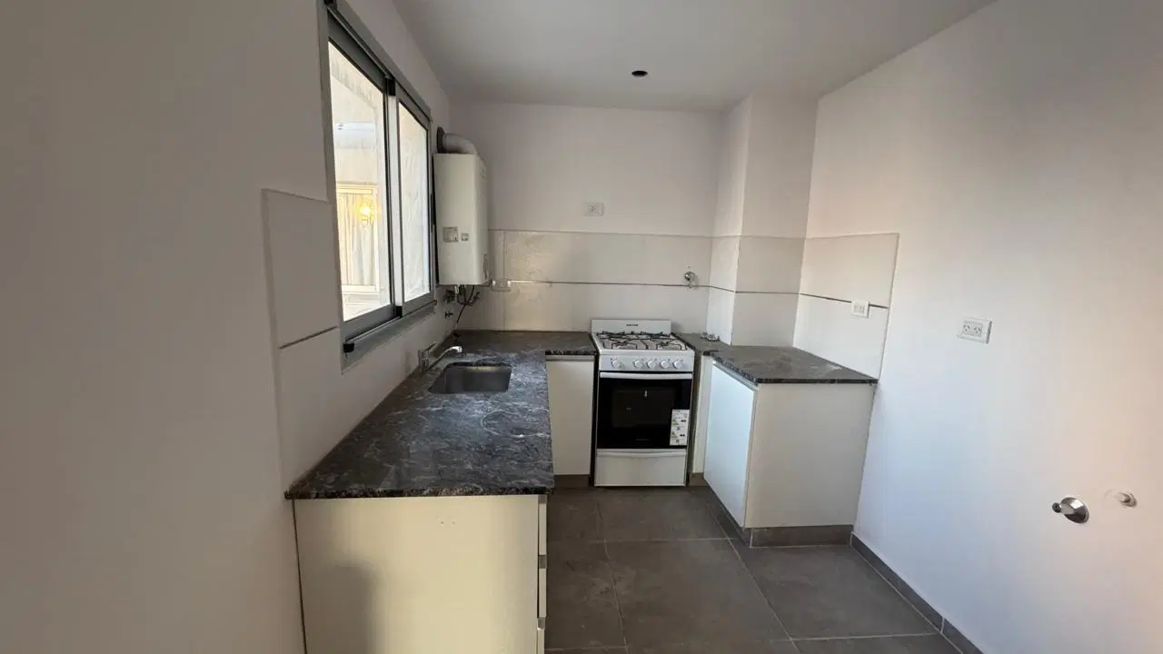 ALQUILER Depto 2 dorm c/BALCÓN y COCHERA 8