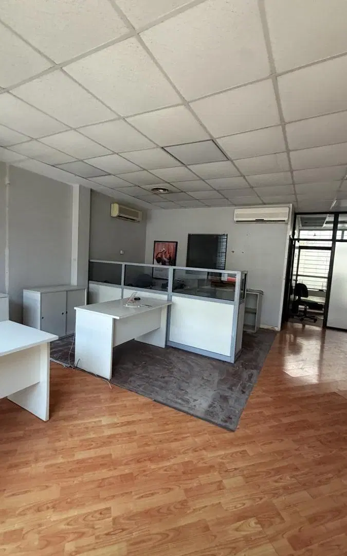 Amplio Local de 3 niveles - Múltiples destinos 5