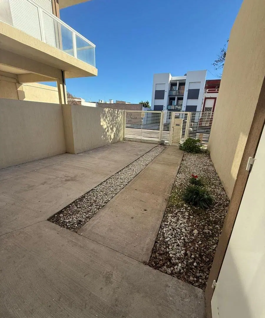 Departamento en PLANTA BAJA - CON PATIO 3