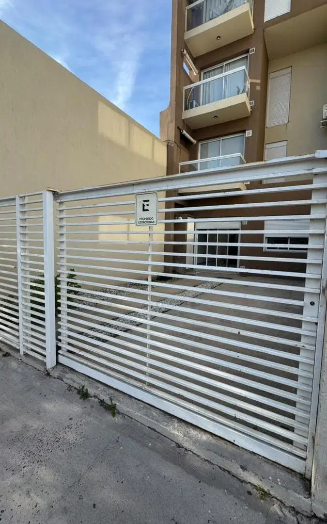Departamento en PLANTA BAJA - CON PATIO 2