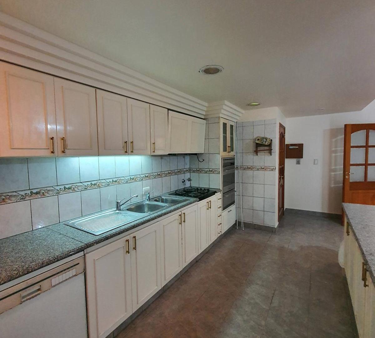 Foto de IMPORTANTE CASA EN AV. ALEM, imagen 2