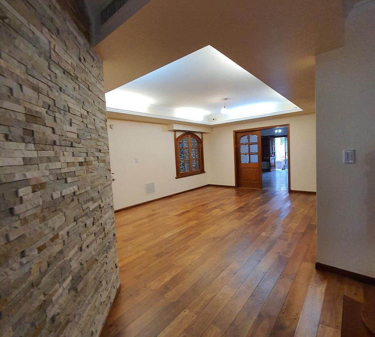 IMPORTANTE CASA EN AV. ALEM