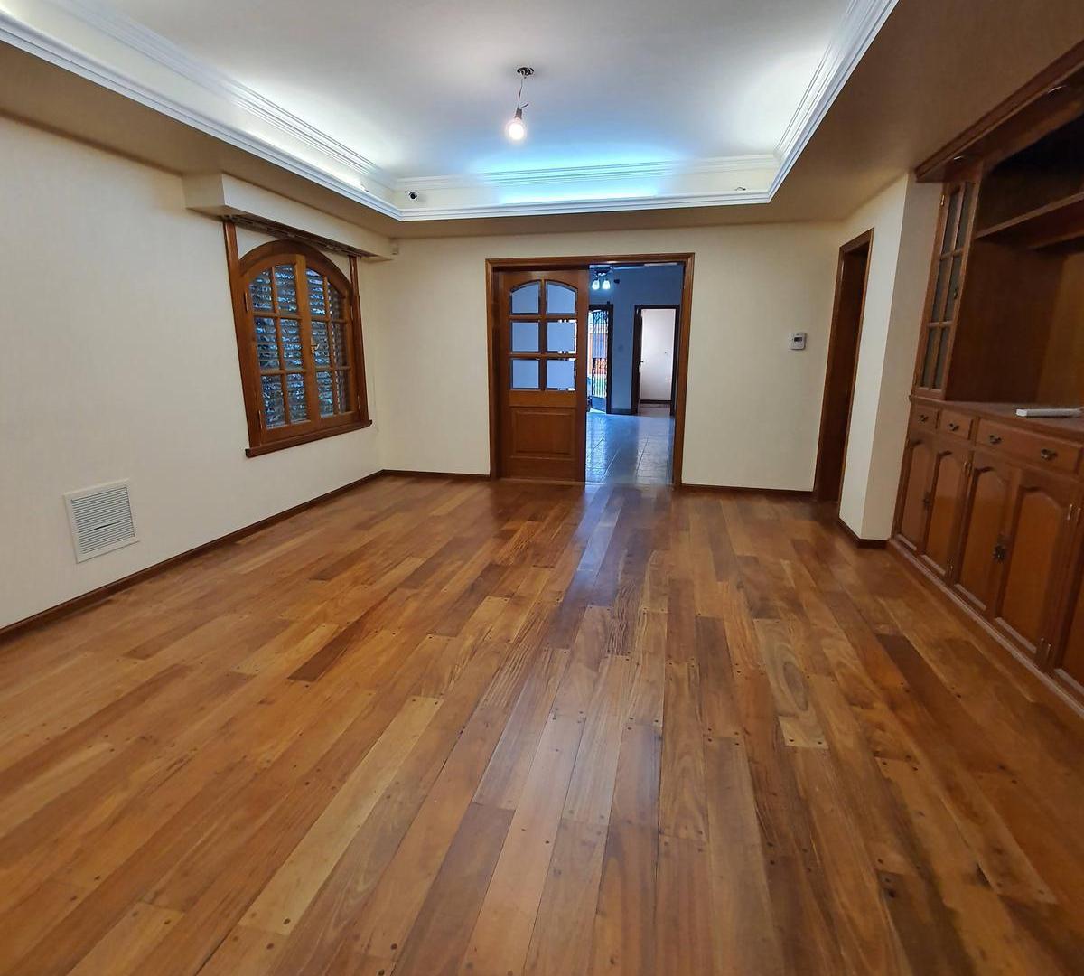 Foto de IMPORTANTE CASA EN AV. ALEM, imagen 4