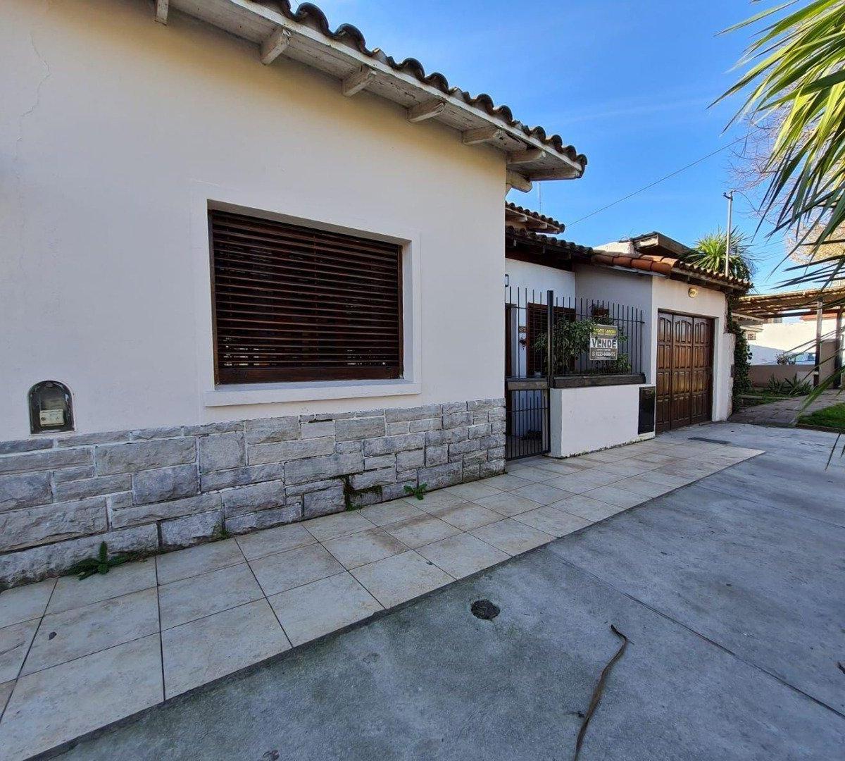 4 Amb. 3 Dor. 190 m². 160 m² Cub 5