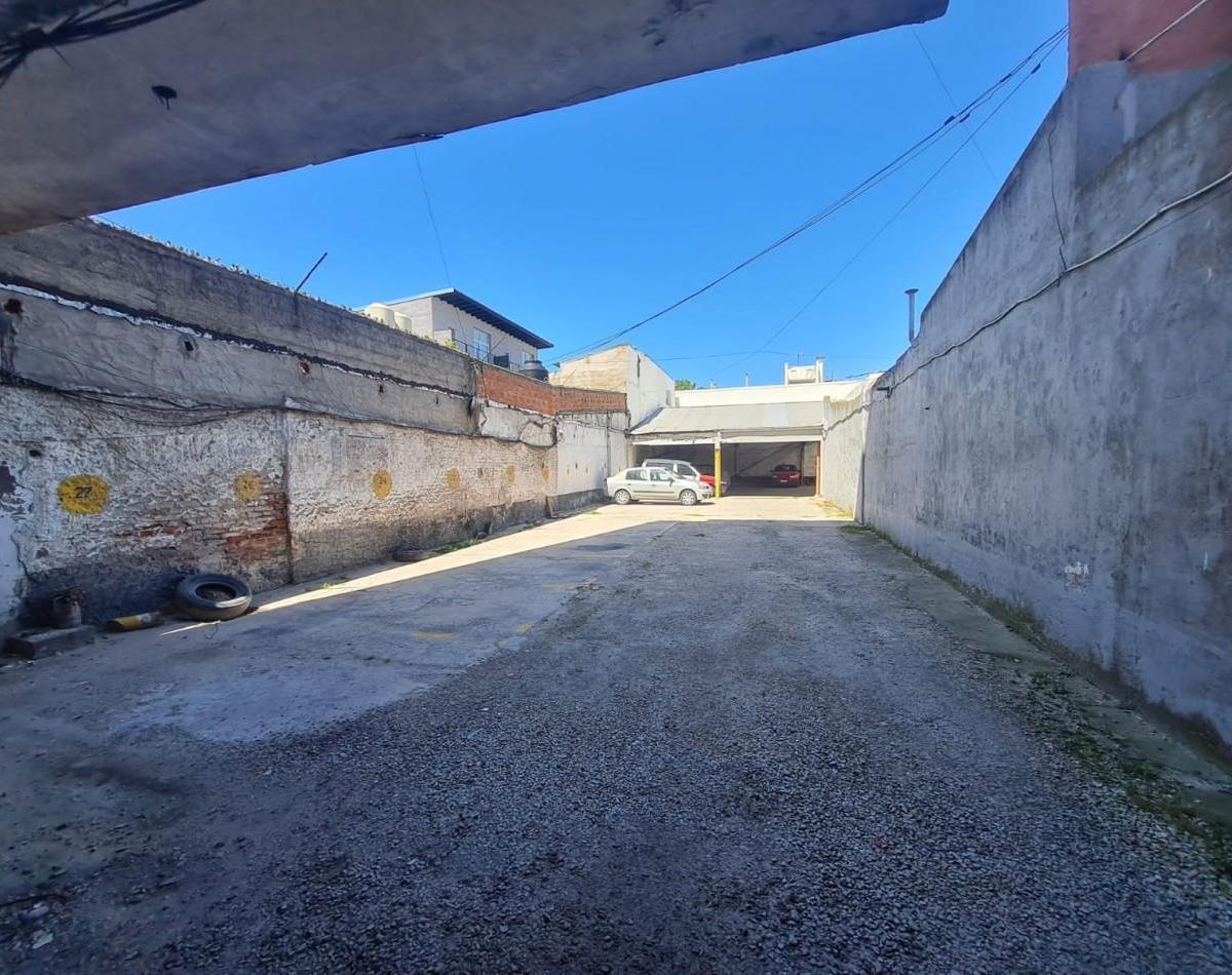 En venta espacio para 16 cocheras en Block