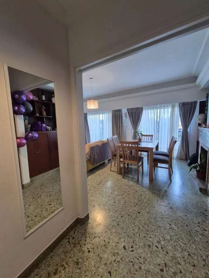 PH de 3 ambientes al frente con balcon, patio y dependencia - Av. Colon 2