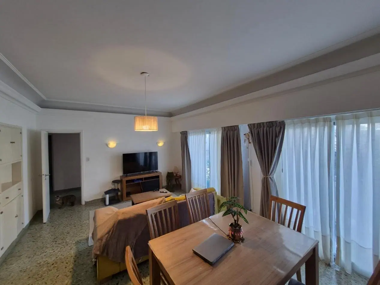 PH de 3 ambientes al frente con balcon, patio y dependencia - Av. Colon 5