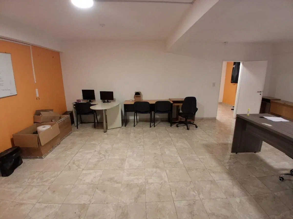 OFICINA EN VENTA s/ ESMERALDA y SARMIENTO APTO TODO RUBRO 3
