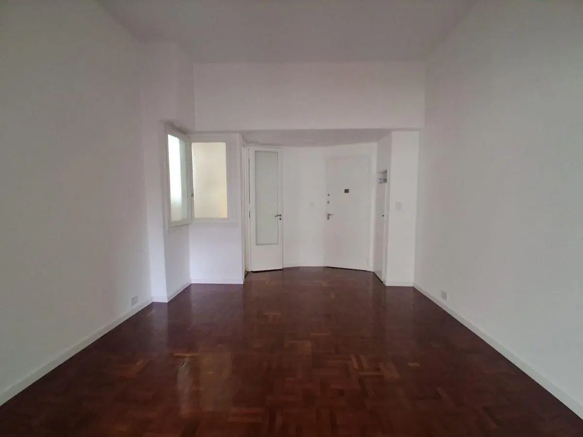 Venta San Nicolas Congeso 3 amb c/dep semipiso categoria Edif racionalista oportunidad vigilancia 4