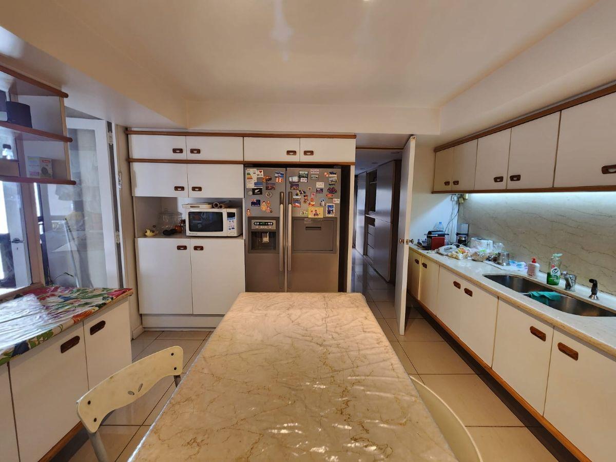Foto de VENTA PISO RECOLETA PALERMO CATEGORIA 5 AMB 2 COCHERAS VIGILANCIA TORRE, imagen 3