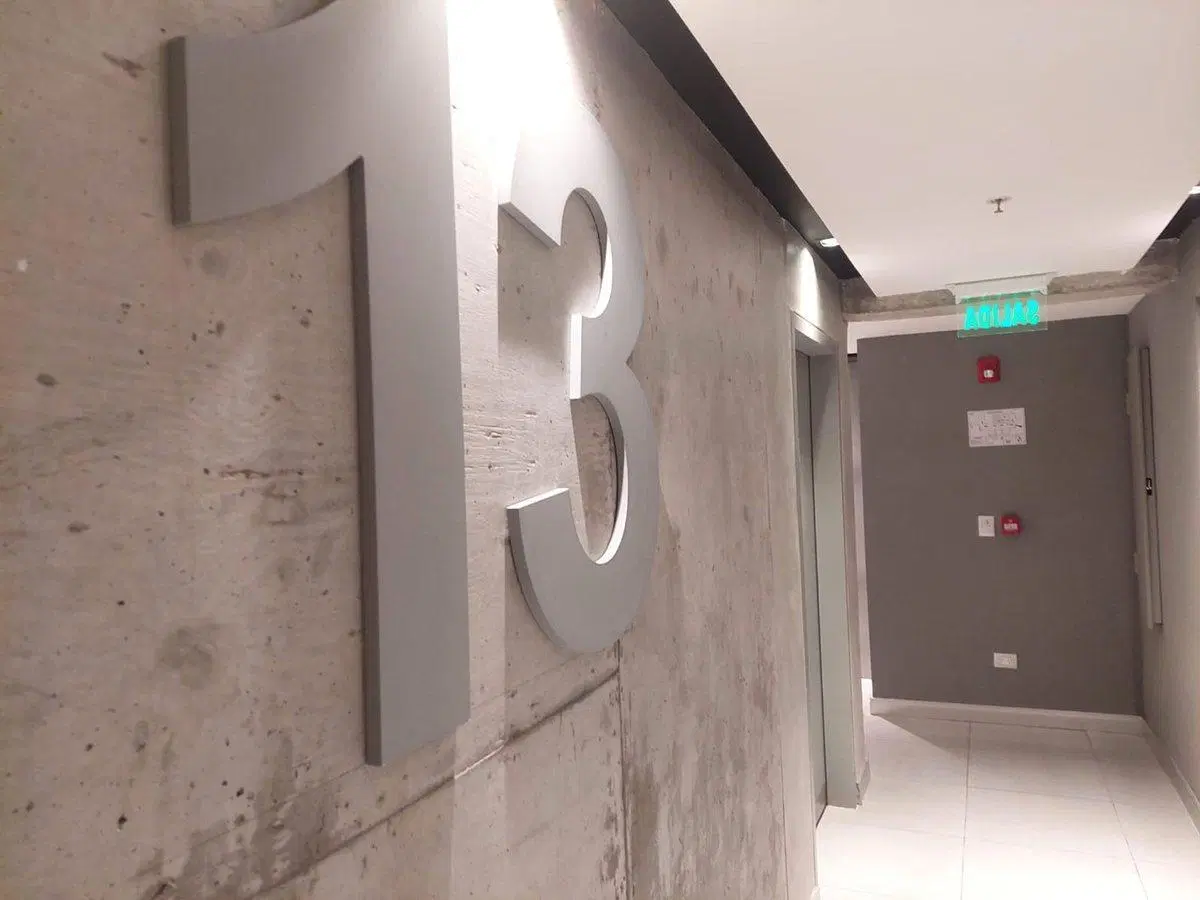 ALQUILER DE OFICINA PISO ALTO A ESTRENAR AMOBLADA 5