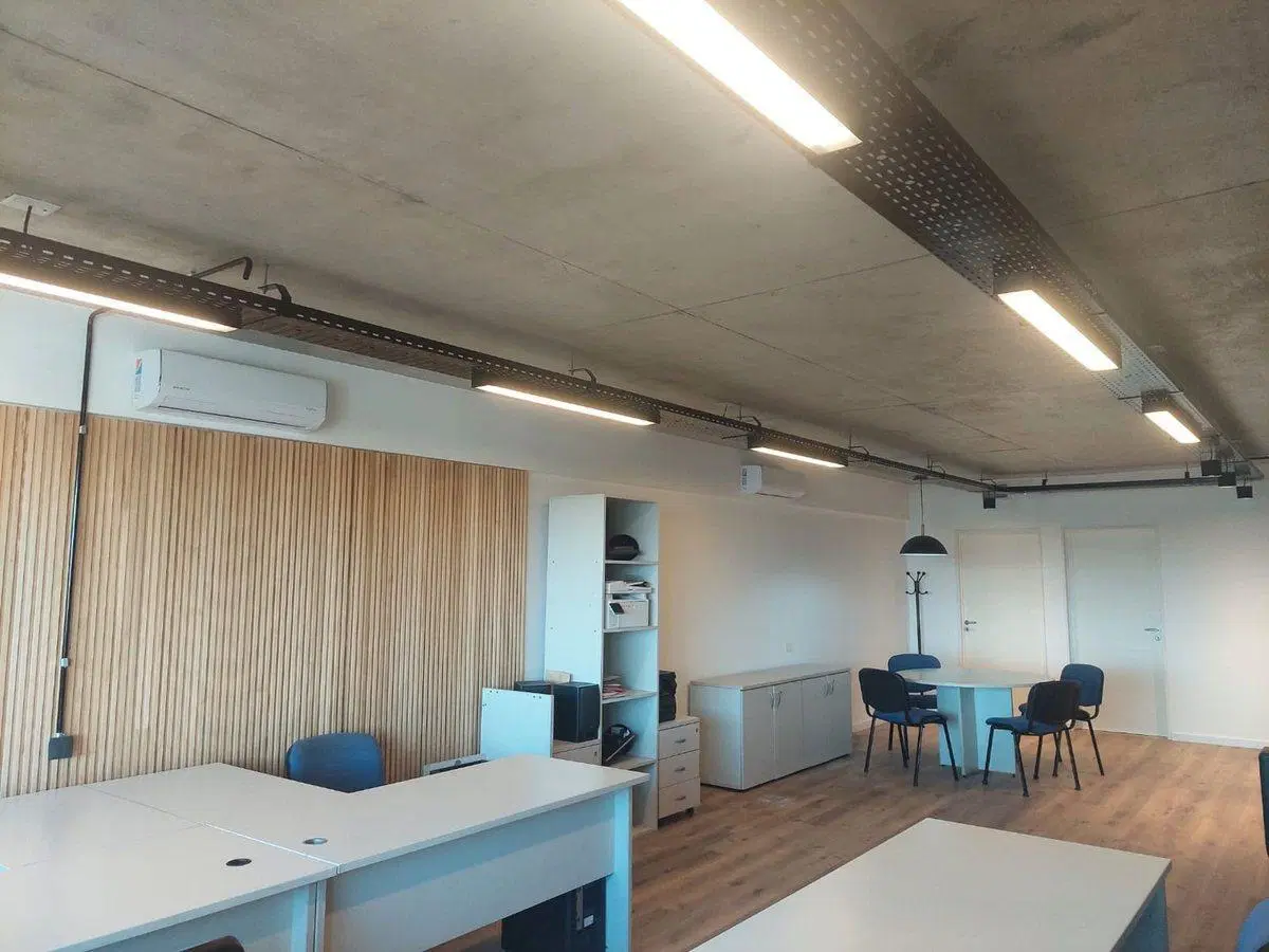 ALQUILER DE OFICINA PISO ALTO A ESTRENAR AMOBLADA 2