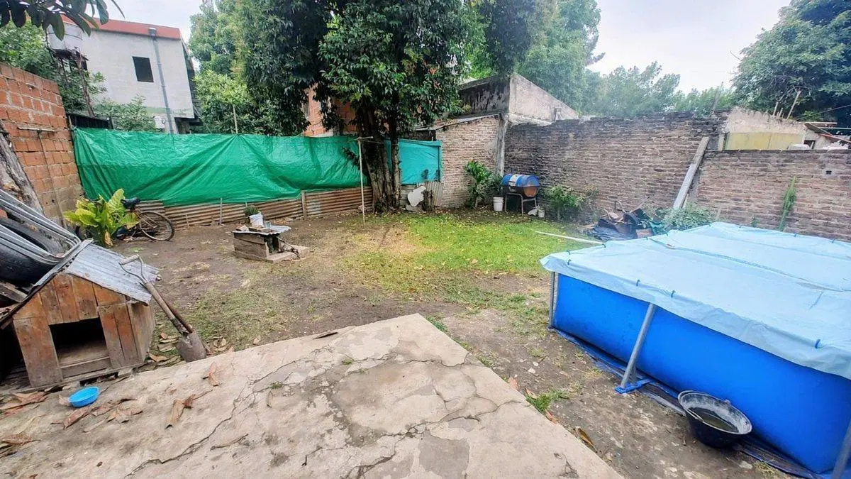 Casa en lote propio con jardín y cocheras  Garín 3