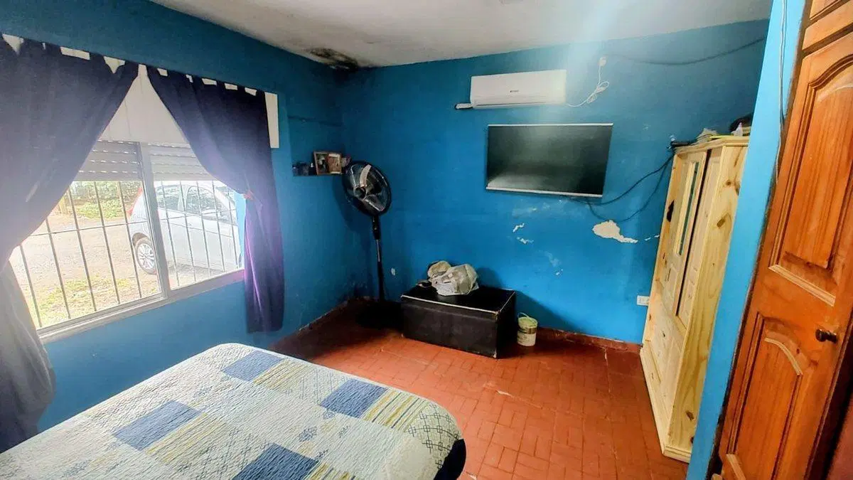 Casa en lote propio con jardín y cocheras  Garín 5