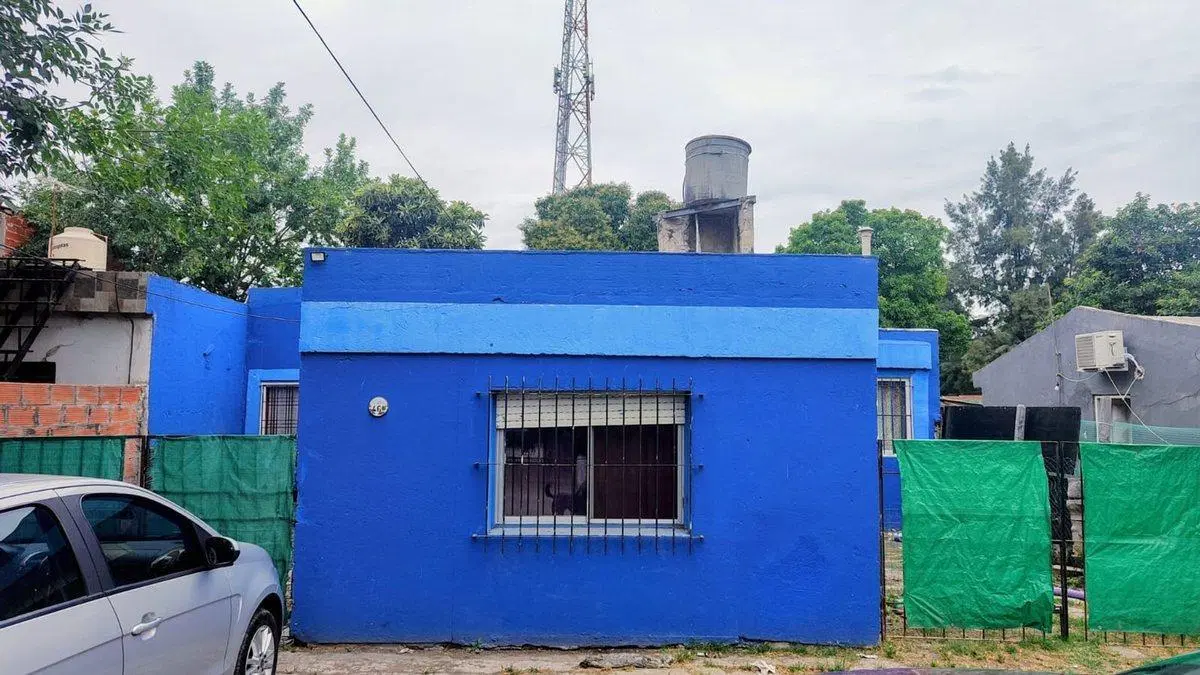Casa en lote propio con jardín y cocheras  Garín 2
