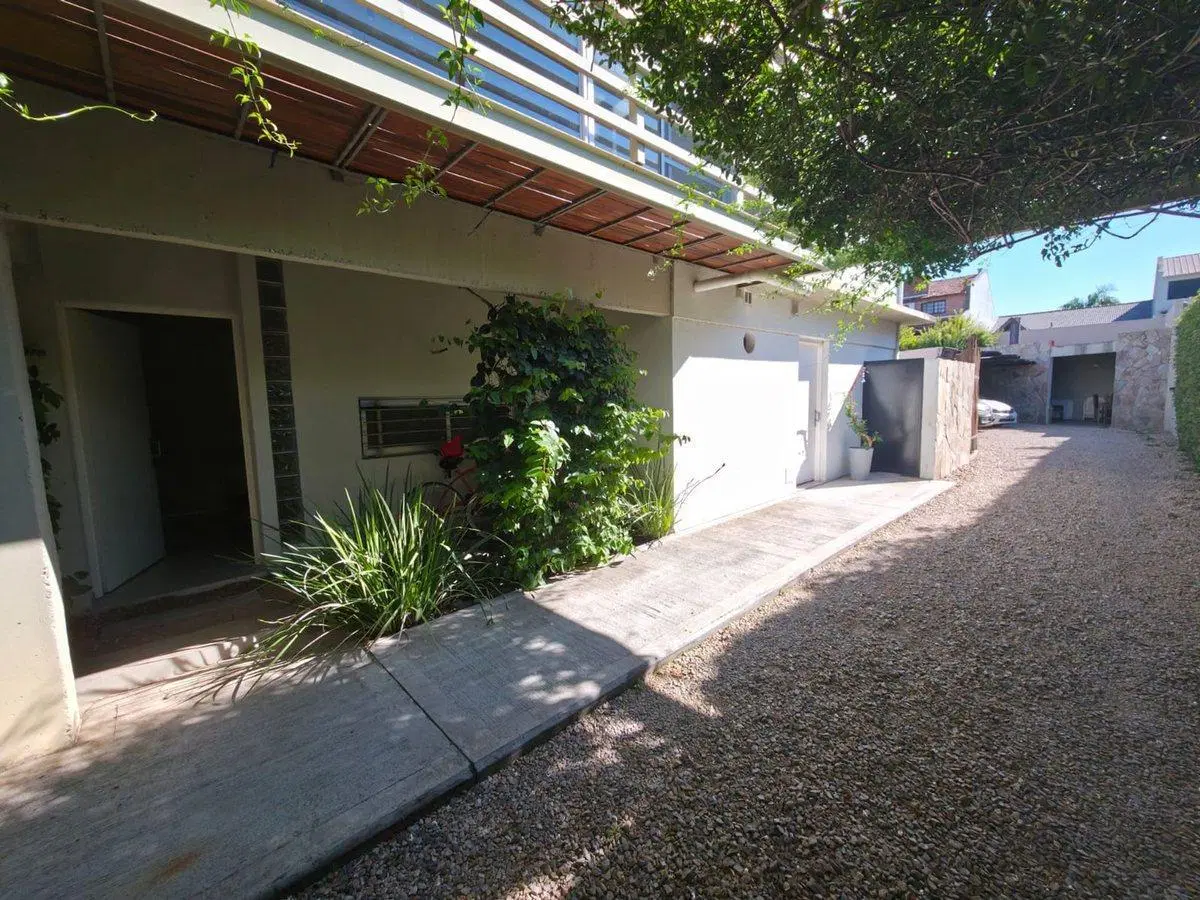 VENTA TRIPLEX. QUINCHO Y COCHERA.  OLIVOS 5