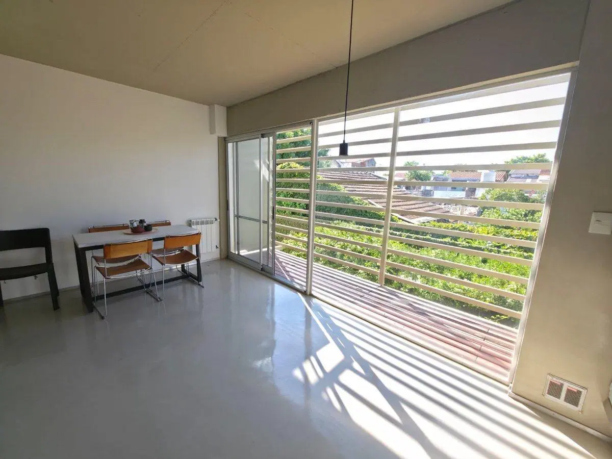 VENTA TRIPLEX. QUINCHO Y COCHERA.  OLIVOS 3