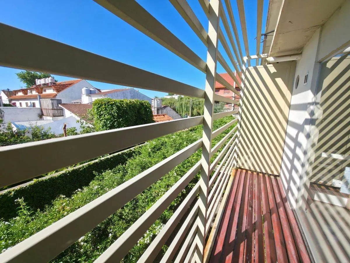 VENTA TRIPLEX. QUINCHO Y COCHERA.  OLIVOS 4