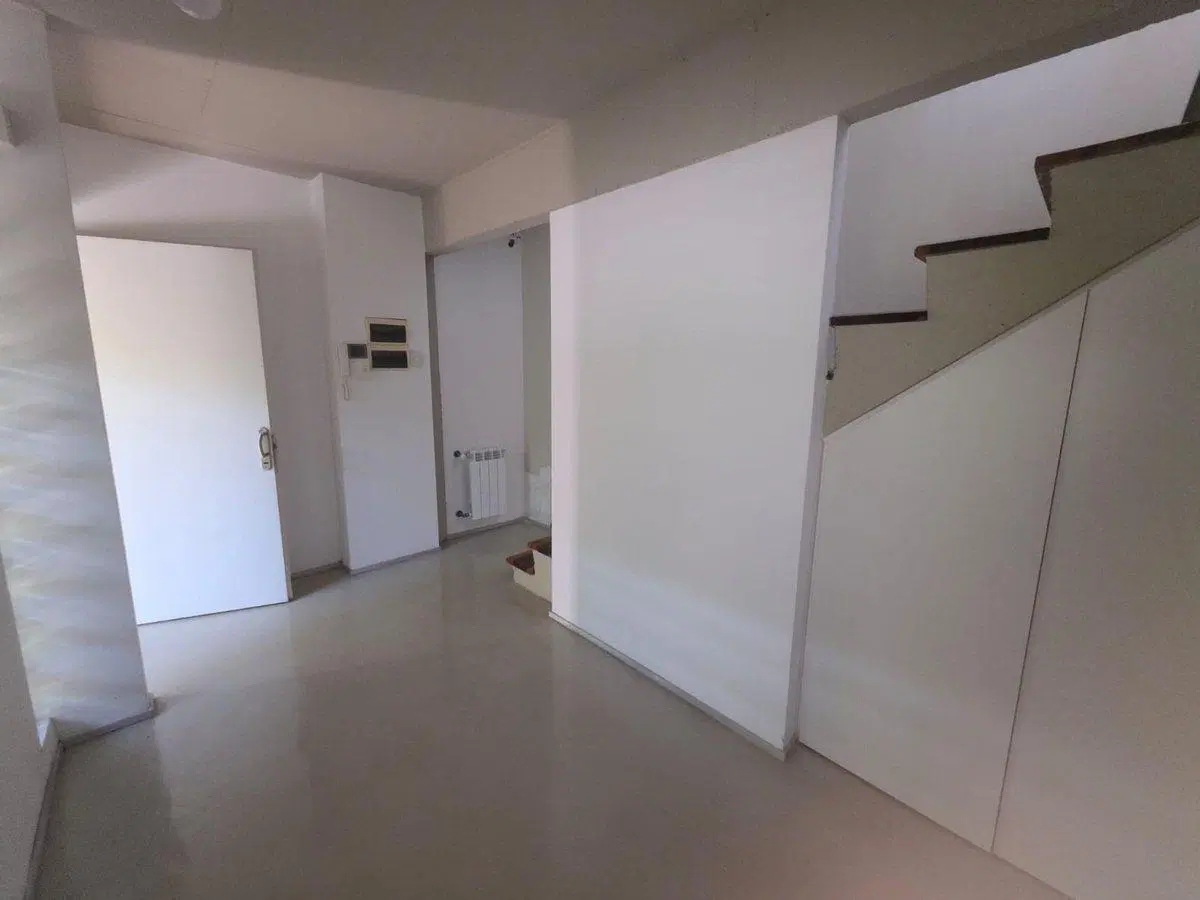 VENTA TRIPLEX. QUINCHO Y COCHERA.  OLIVOS 2