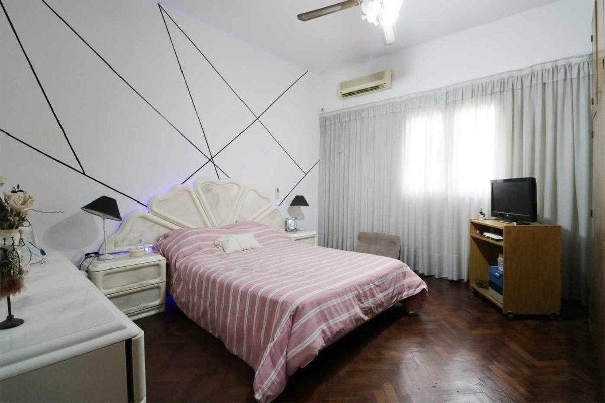 VENTA CASA MULTIFAMILIAR COCHERA TERRAZA en MADERO