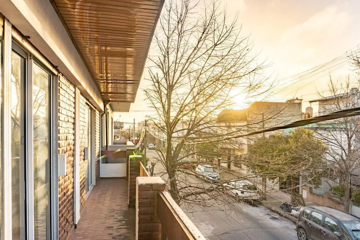 VENTA CASA 4 AMB  CON PATIO EN VILLA MADERO 2