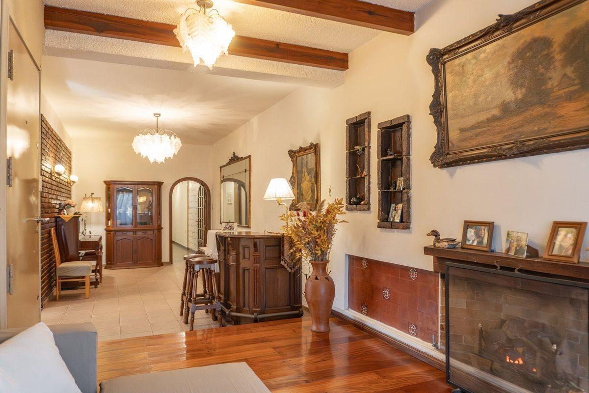 Casa 4 ambientes con enorme jardín en San Martín