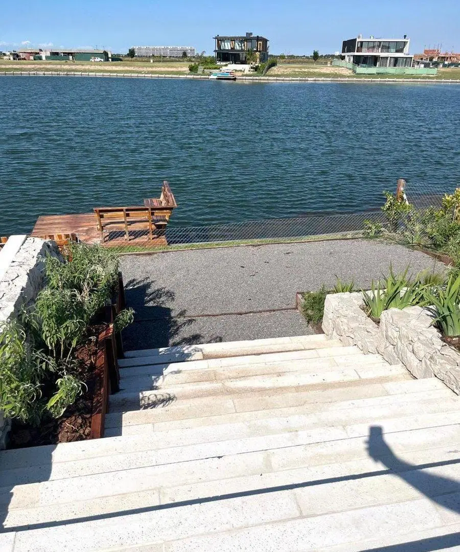 VENTA CASA 410M/997M AL AGUA NORDELTA A ESTR 2