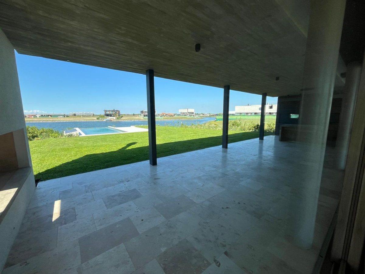 VENTA CASA 410M/997M AL AGUA NORDELTA A ESTR
