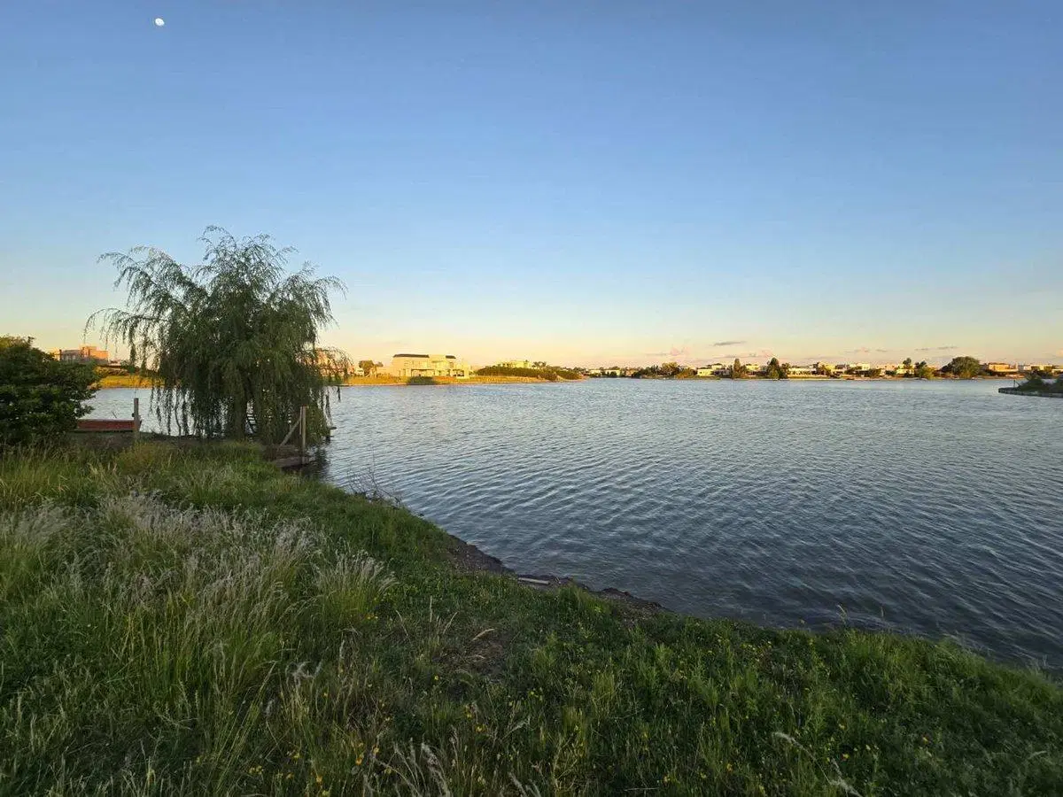 Venta Espectacular Lote a Laguna 1300 m2 Apto Cred 2