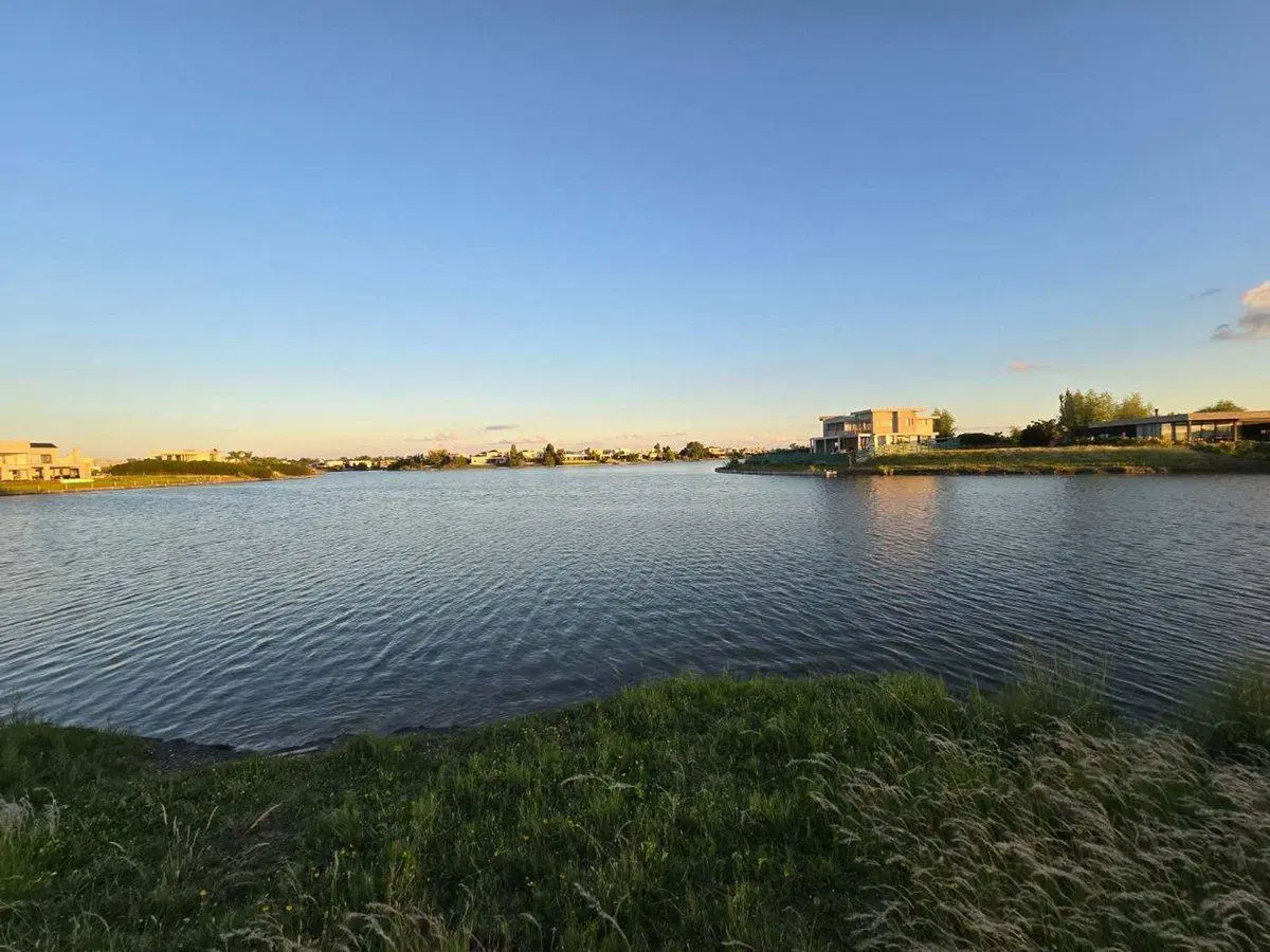 Venta Espectacular Lote a Laguna 1300 m2 Apto Cred 3