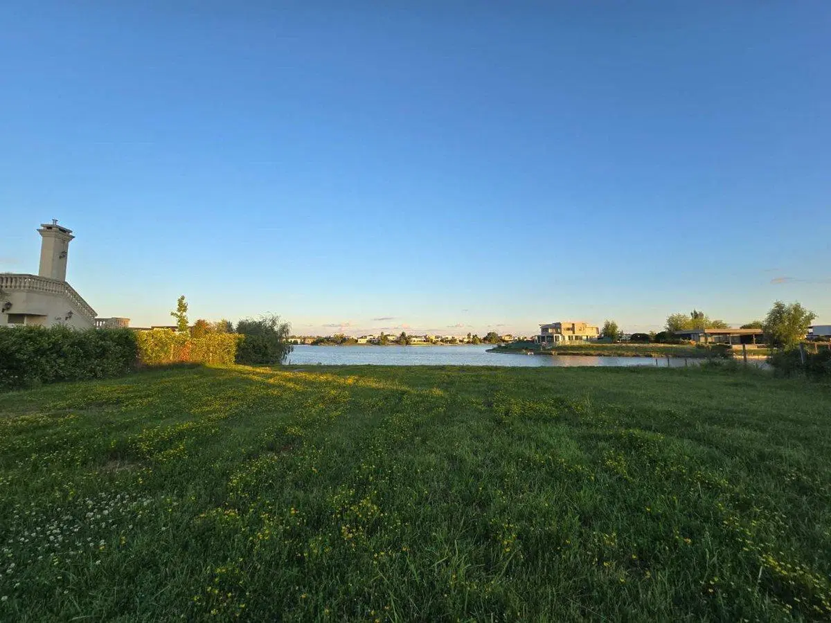 Venta Espectacular Lote a Laguna 1300 m2 Apto Cred 4