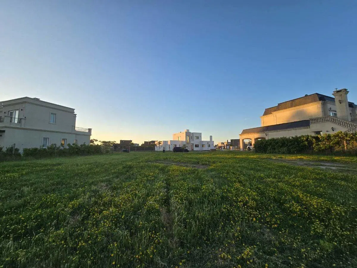 Venta Espectacular Lote a Laguna 1300 m2 Apto Cred 5