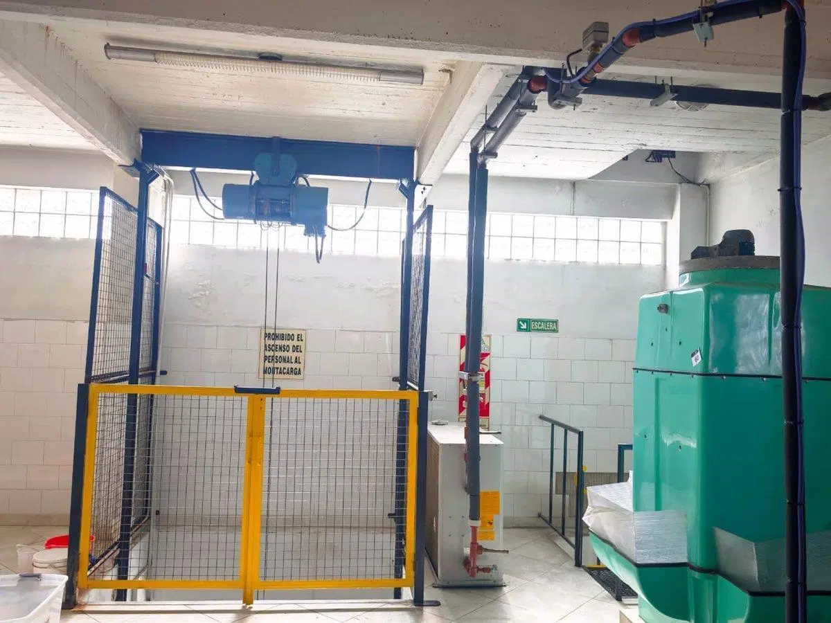 Alquiler fabrica local industrial en Caseros 2