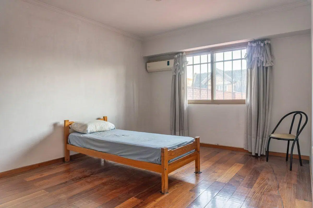 VENTA CASA 4 AMB  CON PATIO EN VILLA MADERO 5