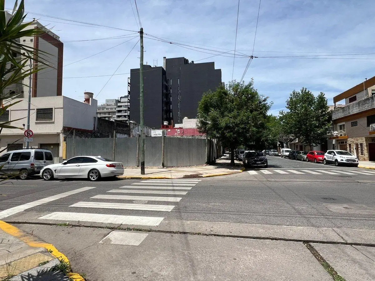 VENTA LOTE P/EMPREND. PLANOS APROBADOS LINIERS 4
