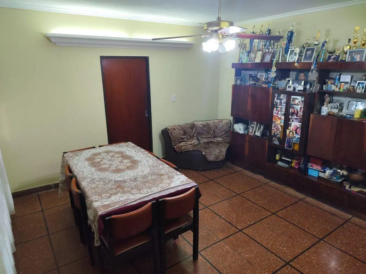 VENTA CASA 5 AMB.MUNRO, 4 DORMITORIOS, COCH,PATIO 3